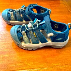 KEEN Newport Teal sandals. Toddler/little kids size 12/ 28EU